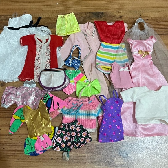 Vintage Barbie clothes - Picture 1 of 4